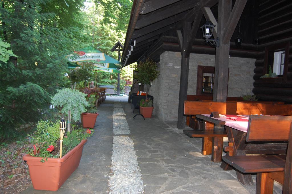 Koliba U Cerneho Medveda Otel Zlín Dış mekan fotoğraf